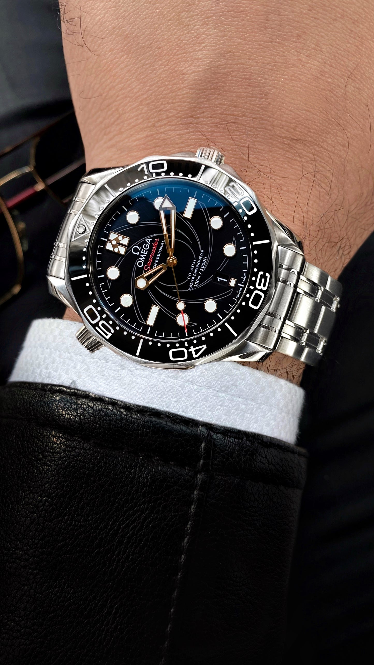 Omega Seamaster 300m secret service to Her Majesty 50th Anniversary limited edition 42mm (Pre-owned) 210.22.42.20.01.004