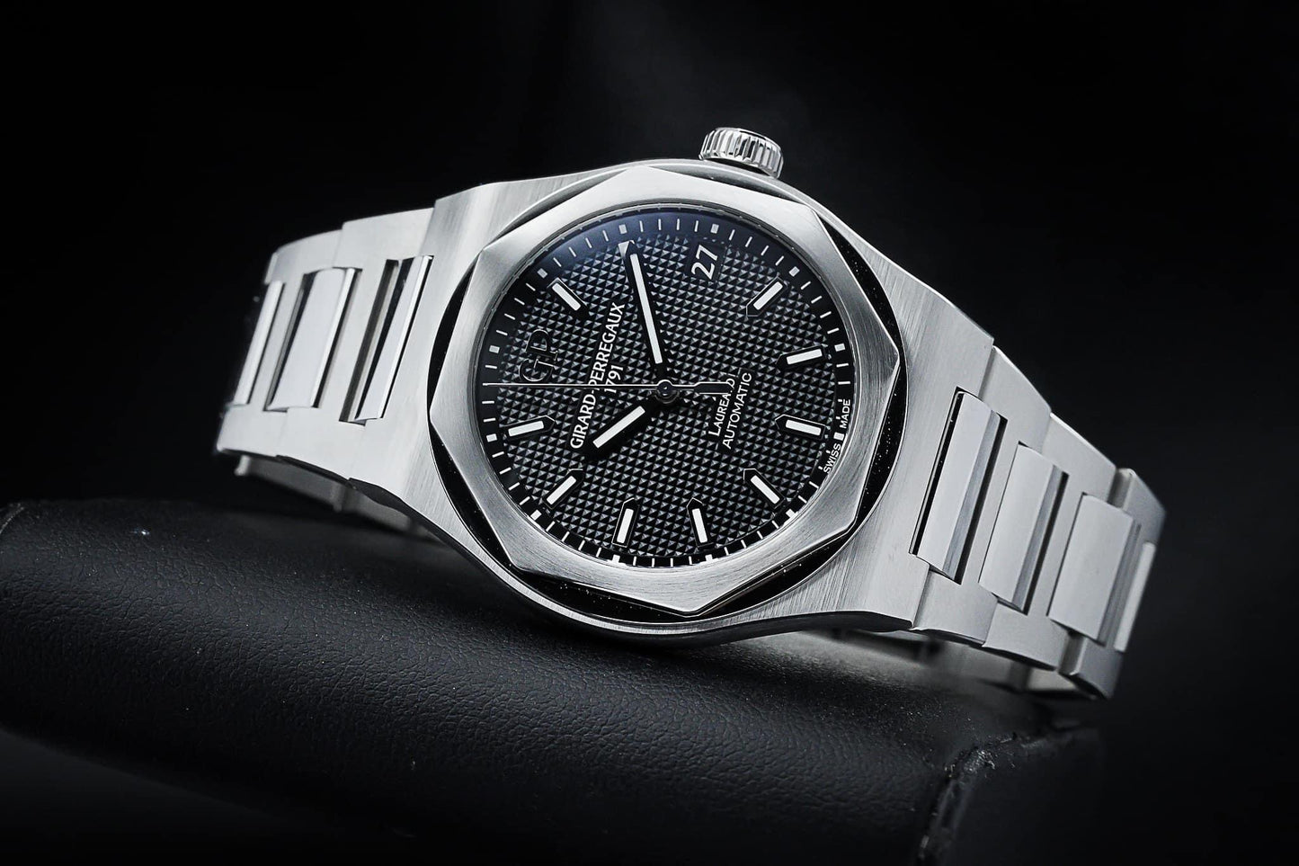 GIRARD PERREGAUX Laureato 42MM 2022 (Pre-owned) 81010-11-634-11A