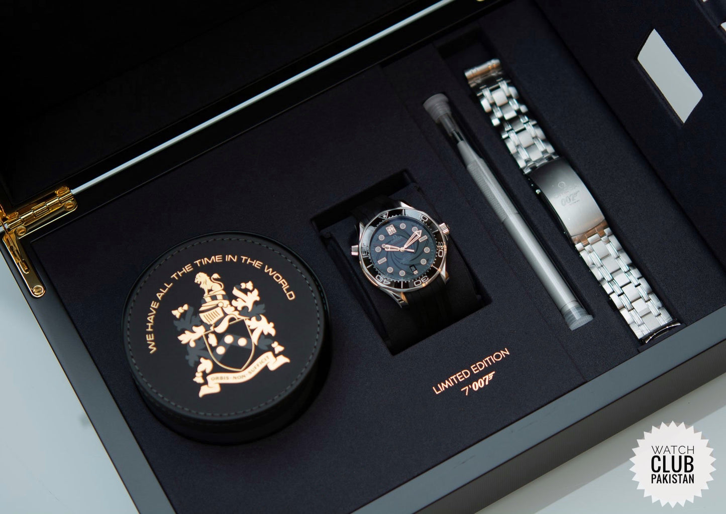 Omega Seamaster 300m secret service to Her Majesty 50th Anniversary limited edition 42mm (Pre-owned) 210.22.42.20.01.004