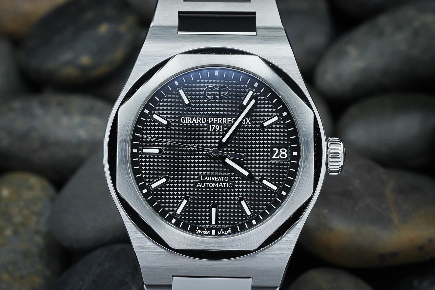 GIRARD PERREGAUX Laureato 42MM 2022 (Pre-owned) 81010-11-634-11A