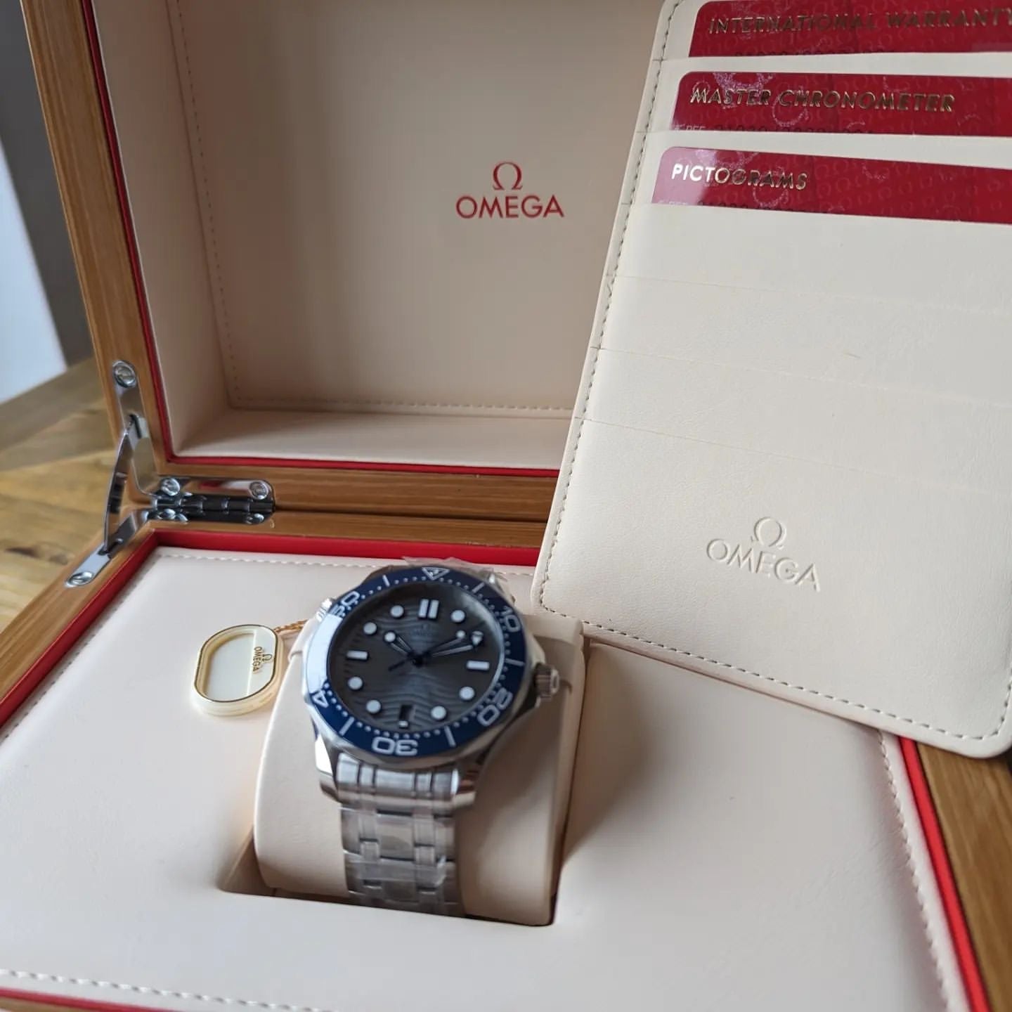 Omega Seamaster 300m ( Pre-owned) 2021 210.32.42.20.06.001