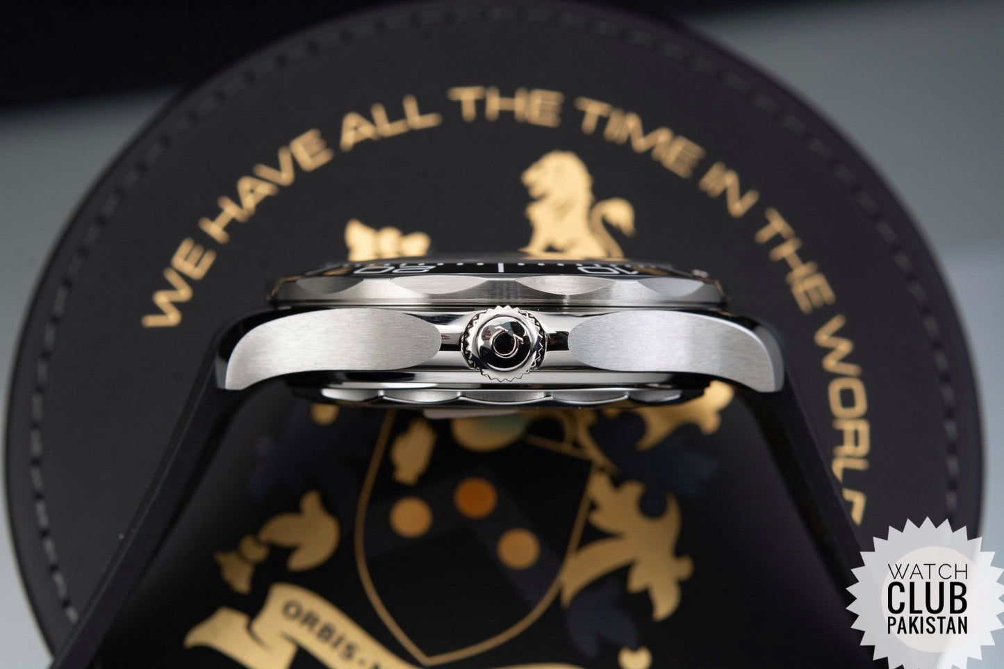 Omega Seamaster 300m secret service to Her Majesty 50th Anniversary limited edition 42mm (Pre-owned) 210.22.42.20.01.004