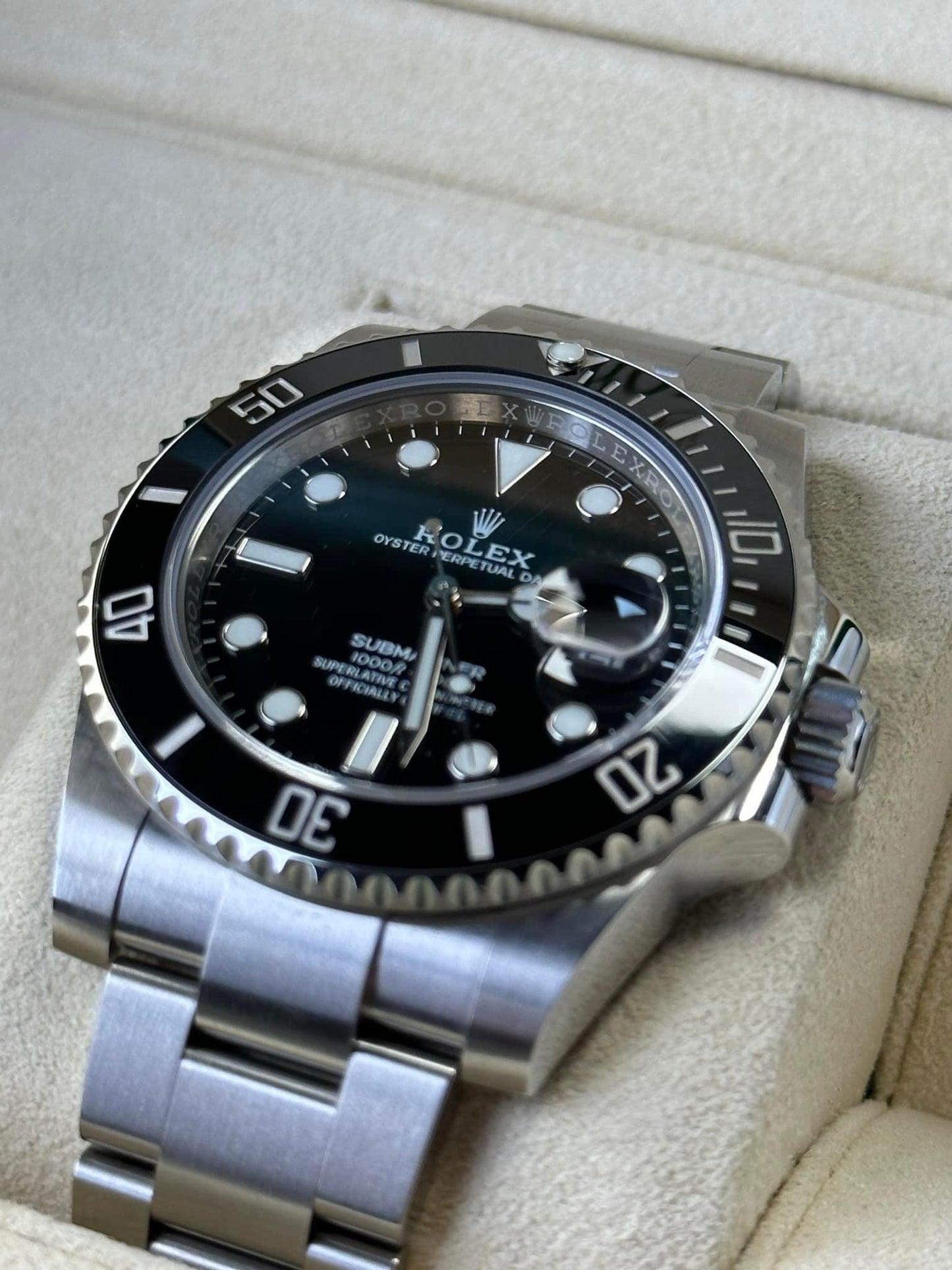 Rolex Submariner 40mm Ref:116610ln (Pre-owned) Year 2015 Full Set