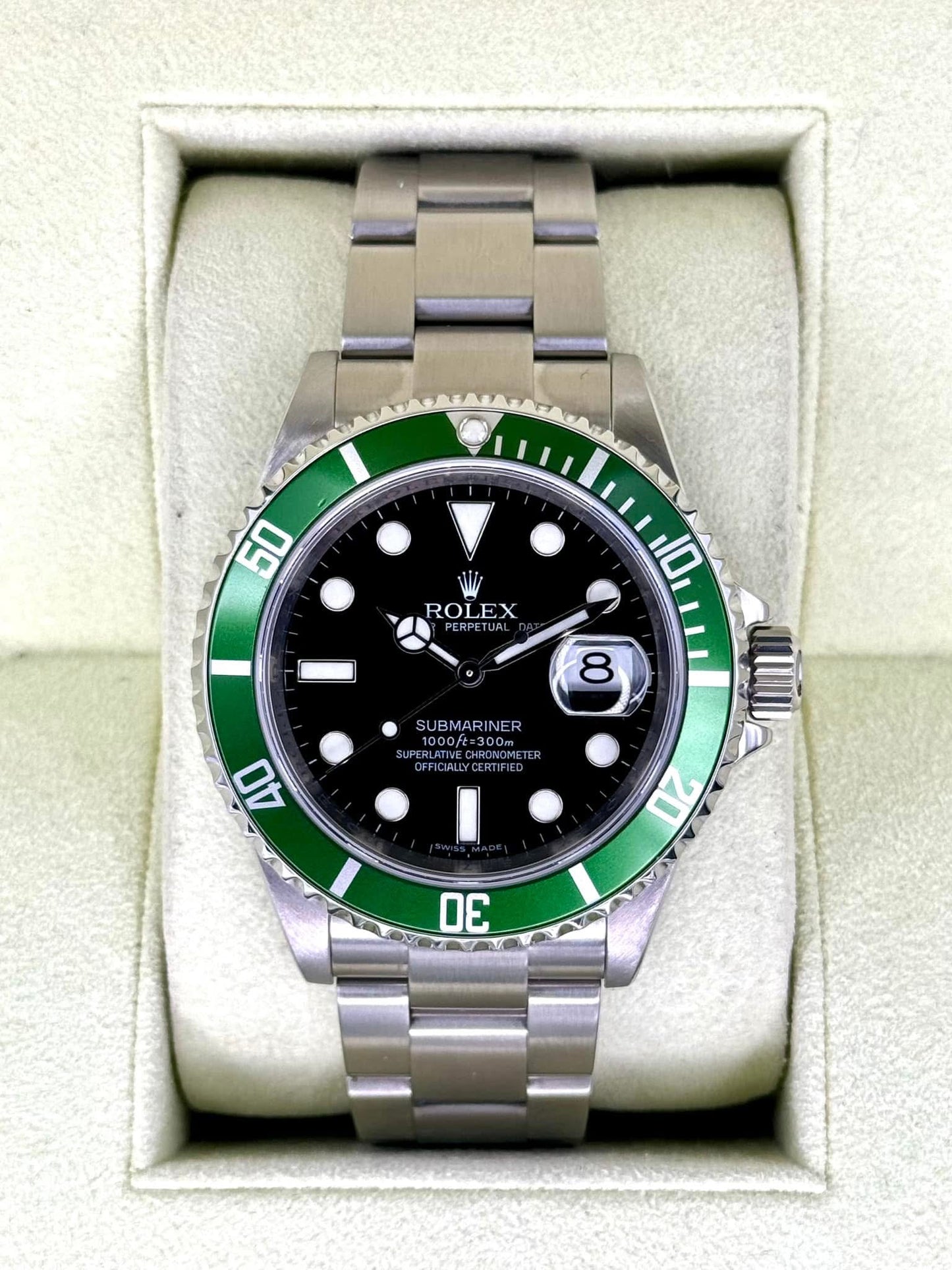 Rolex Submariner Kermit Ref:16610lv (Pre-owned) 2006 full set box and papers