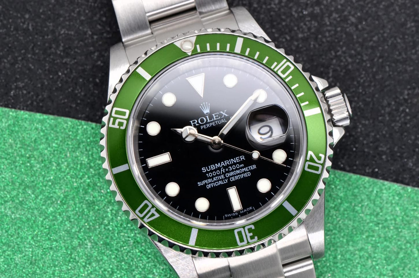 Rolex Submariner Kermit Ref:16610lv (Pre-owned) 2006 full set box and papers