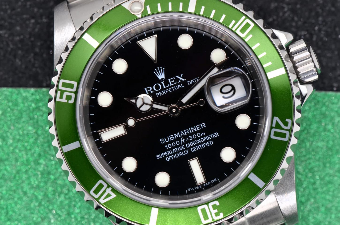 Rolex Submariner Kermit Ref:16610lv (Pre-owned) 2006 full set box and papers