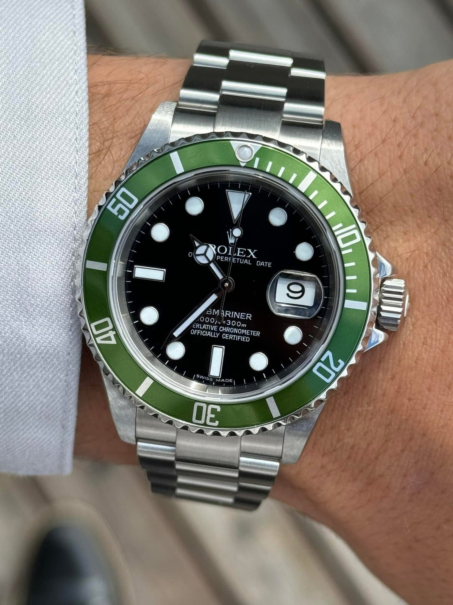 Rolex Submariner Kermit Ref:16610lv (Pre-owned) 2006 full set box and papers