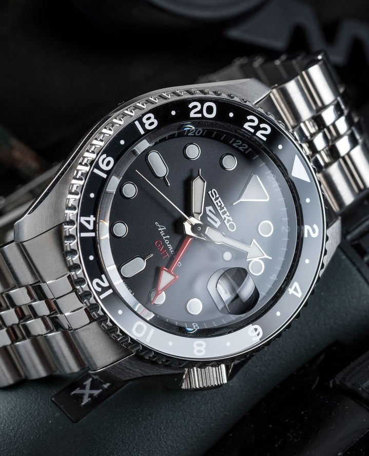 Seiko 5 sports Gmt ssk001k1 black dial 42mm (Brand-New)