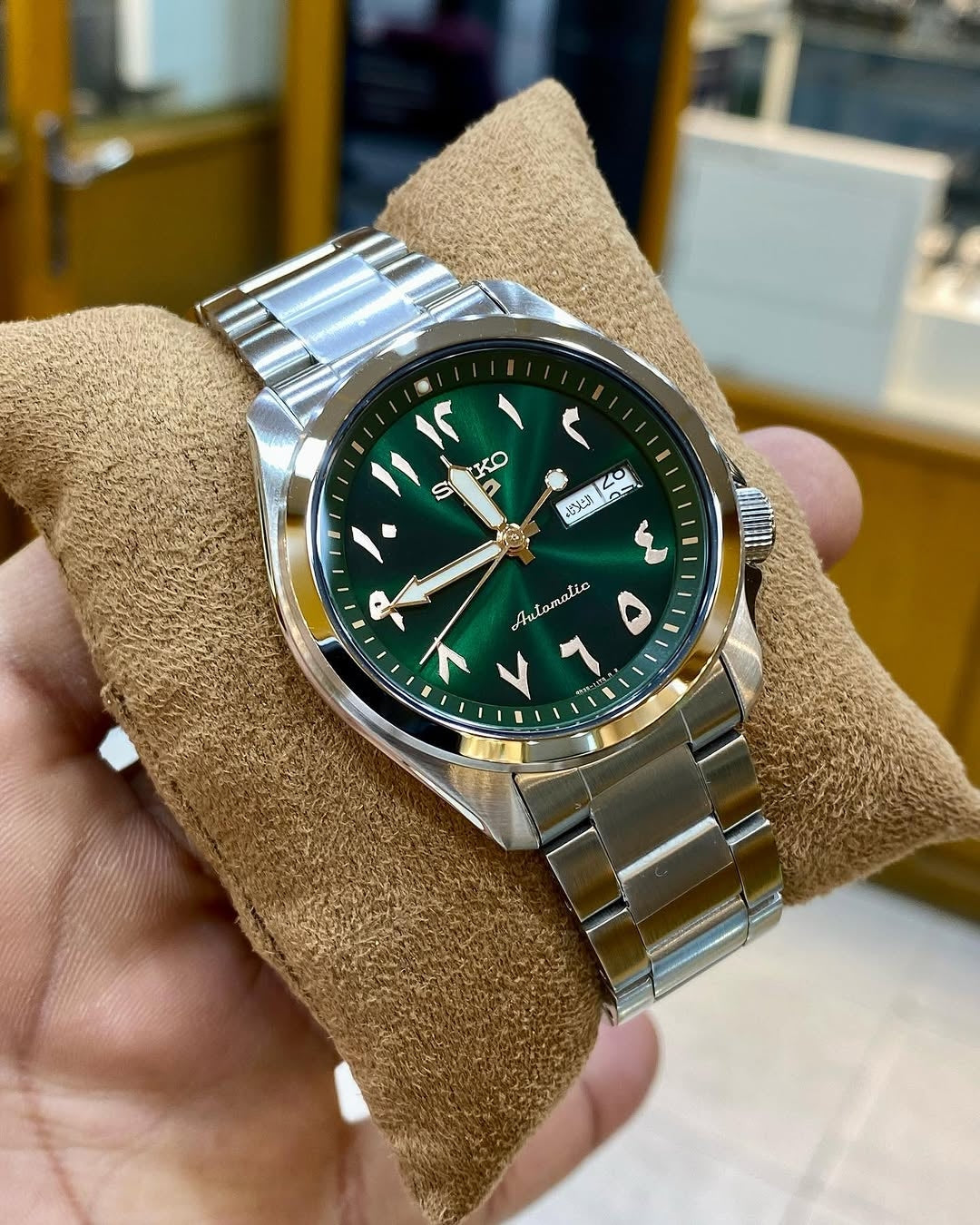 Seiko 5 Arabic Numeral rare Green dial 40mm (Brand-New) Automatic Ref: Srph49k1