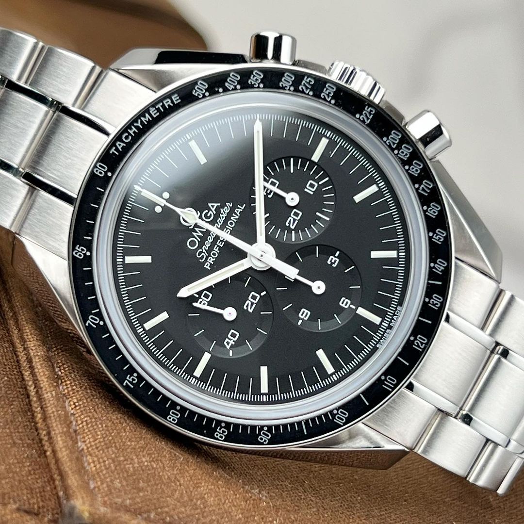 Omega speed master Sapphire sandwich ref: 311.30.42.30.01.006 (Pre-owned)