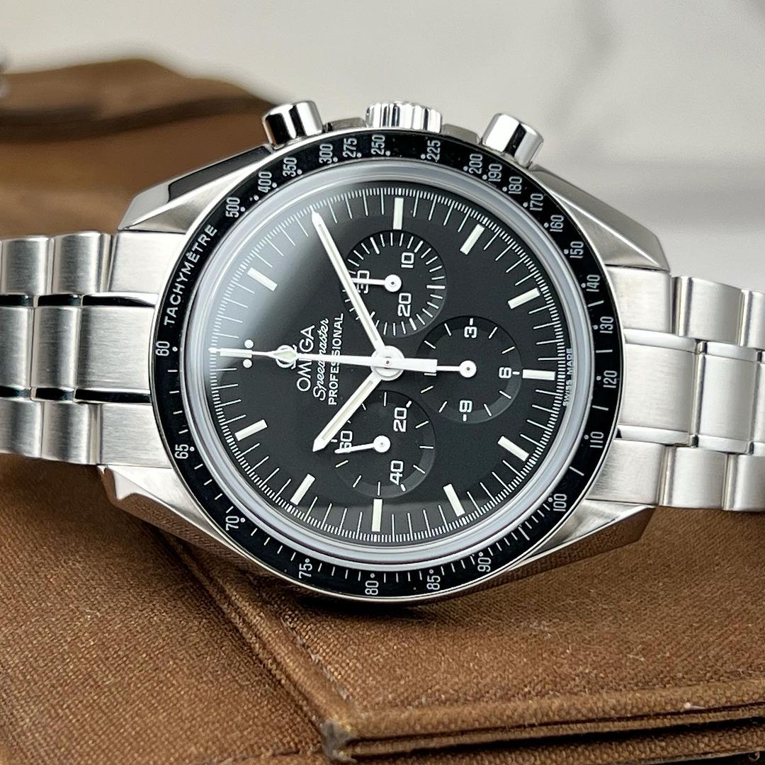 Omega speed master Sapphire sandwich ref: 311.30.42.30.01.006 (Pre-owned)