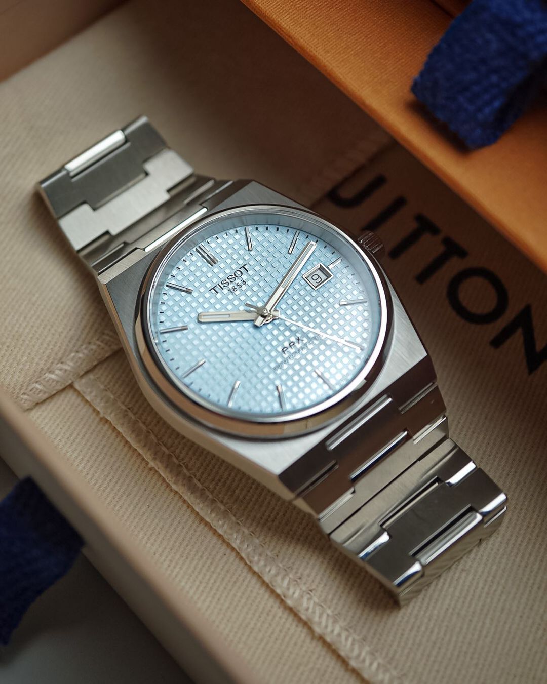 TISSOT PRX POWERMATIC 80 40mm (Brand - New)
T137.407.11.351.00 ice blue tiffany blue