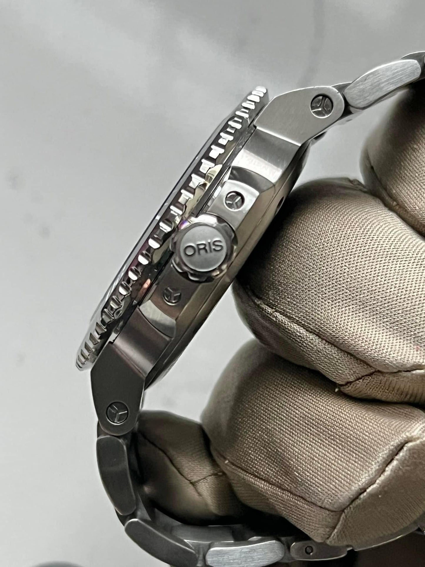 Oris hulk 43mm 01 733 7730 4157-07 8 24 05PEB (Preo-wned)