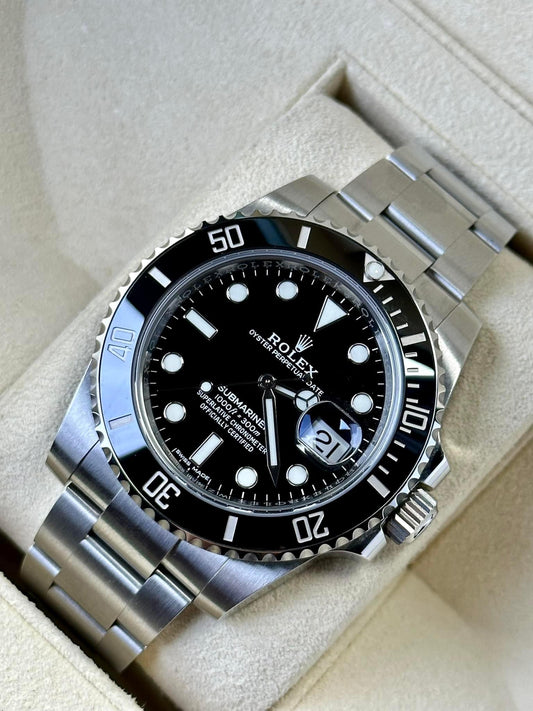 Rolex Submariner 40mm Ref:116610ln (Pre-owned) Year 2015 Full Set