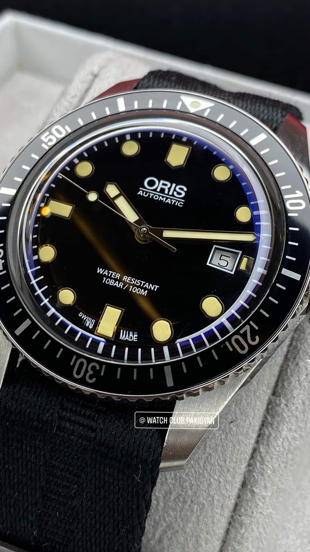 ORIS
ORIS Divers Sixty-five Automatic Black Dial Black NATO Strap (Pre-owned)
01 733 7720 4054-07 5 21 26FC