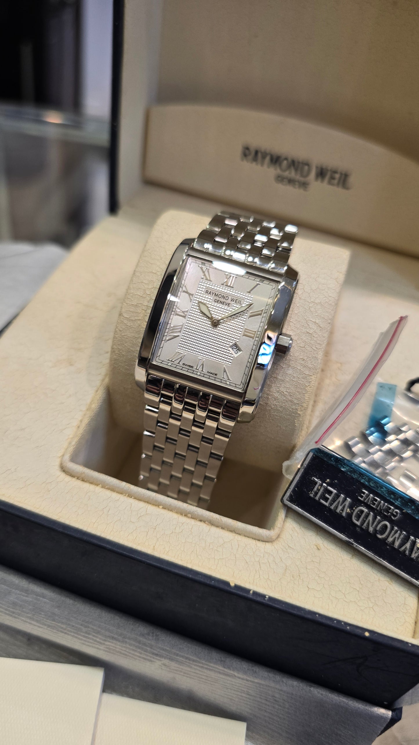 Raymond Weil Tango xl Menz size. (Pre-Owned) excellent condition Quartz Sapphire crystal